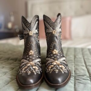 Dingo Primrose Boots